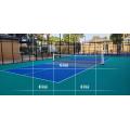 Installazione di piastrelle di interblocco di corte di pickleball