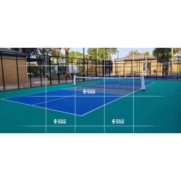 Installazione di piastrelle di interblocco di corte di pickleball