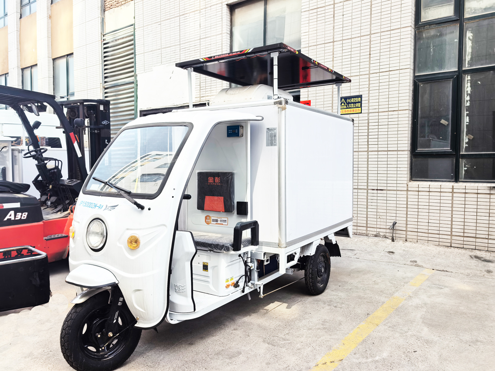 دراجة ثلاثية العجلات كهربائية مبردة مخصصة تعمل بالطاقة الكهروضوئية لإصلاح نقص الطاقة في سلسلة التبريد الريفية