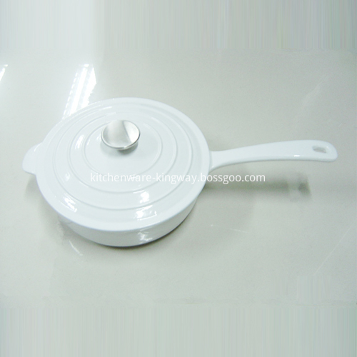 sauce pan with handle