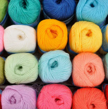 Fine-scale small pom-pom yarn