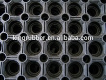 Anti-slip and water proof rubber grass saver mat