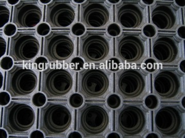 Anti-slip and water proof rubber grass saver mat