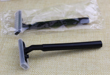 A cheap razor for a bath