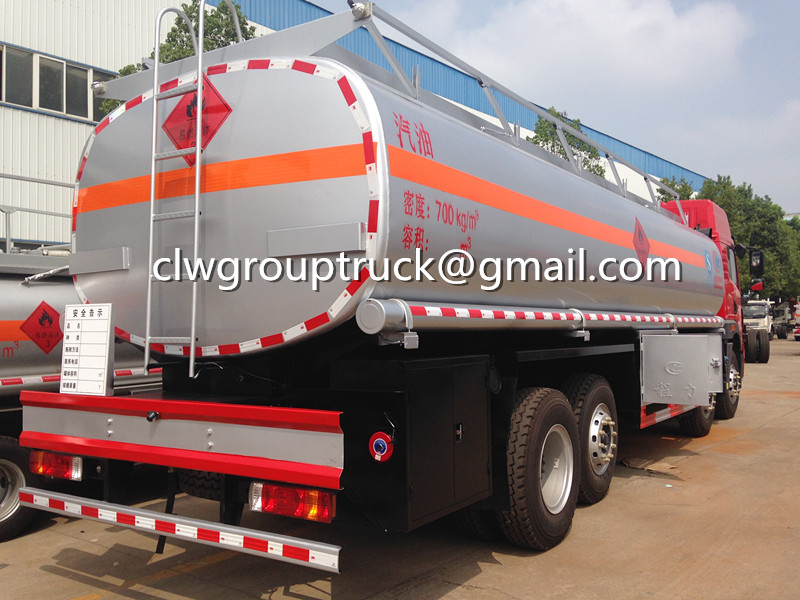 FAW 8X4 23000-26000Litres شاحنة نقل الوقود الثقيلة