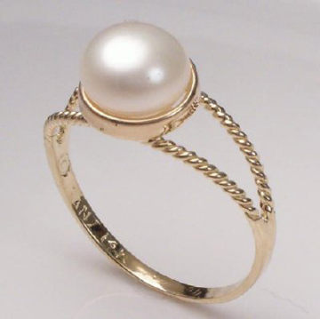 Sterling silver pearl ring