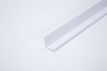 L-shaped plastic installation strip