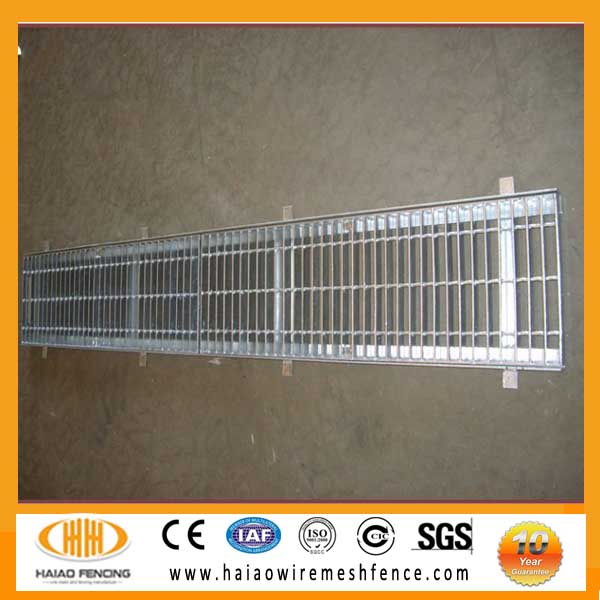 Factory direct sales drainage gutter with round steel grate for drain