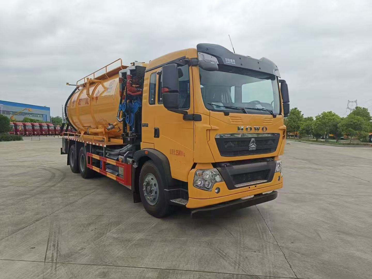 Усовершенствованная машина для всасывания сточных вод для промышленного использования Advanced Sewage Suction Truck for Industrial Use