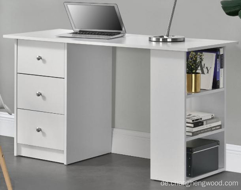 Einfacher und stilvoller Computertisch