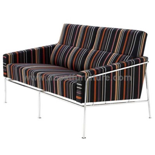 Arne Jacobsen Series 3300 2-Seater Sofa