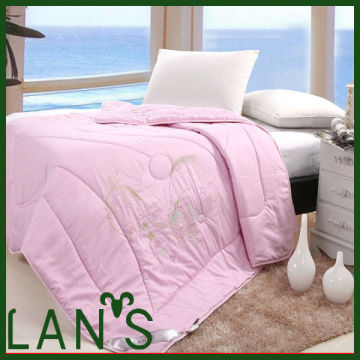 China Home Textile Cotton Fabric Jaquard Silk Filling Quilt