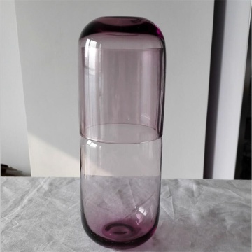 set caraffa e tazze in vetro di colore viola