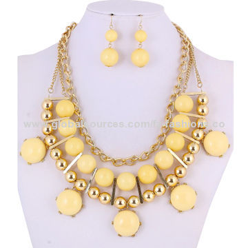 Fashion Jewelry Chain, Made of Plastic Bead with Metal Chain