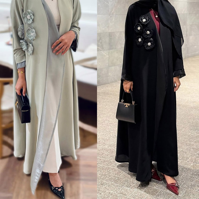جزئیات عبای باز تزئین شده با گل Floral Embellished Open Abaya product detail view