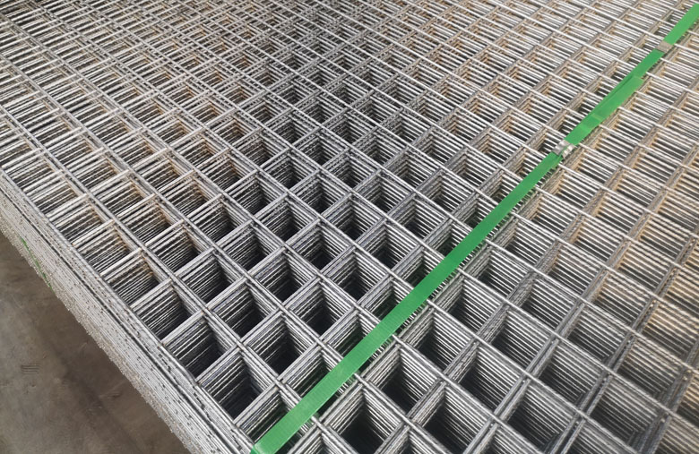 hot sale customized hole stainless steel welded mesh as building material