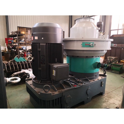 Diesel engine biomass wood pellet mill