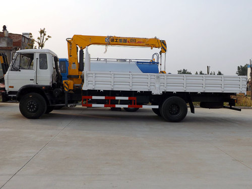 DONGFENG 4x2 kranbil