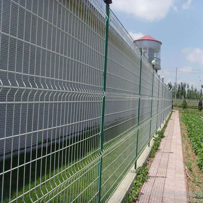 YQ Curvy Welded Wire Mesh Fence /3D Welded Fence Panel Factory Price