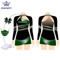 Jonge meisjes cheerleaden uniformen met geplooide rok