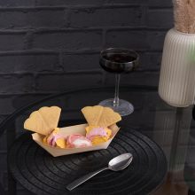 Ship-shaped disposable dinner plates