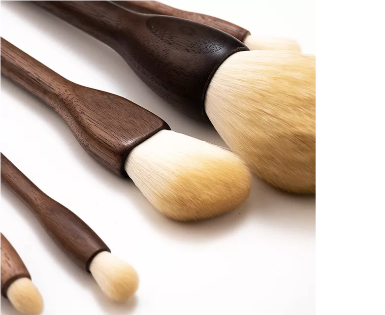 how to clean makeup brush