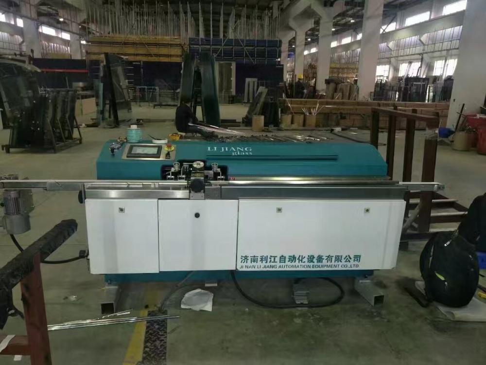 Insulated glass butyl sealant coating machine