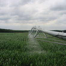 Le concept de conception est nouveau et unique, grande zone de revêtement, machine d&#39;irrigation de gicleurs faciles à utiliser