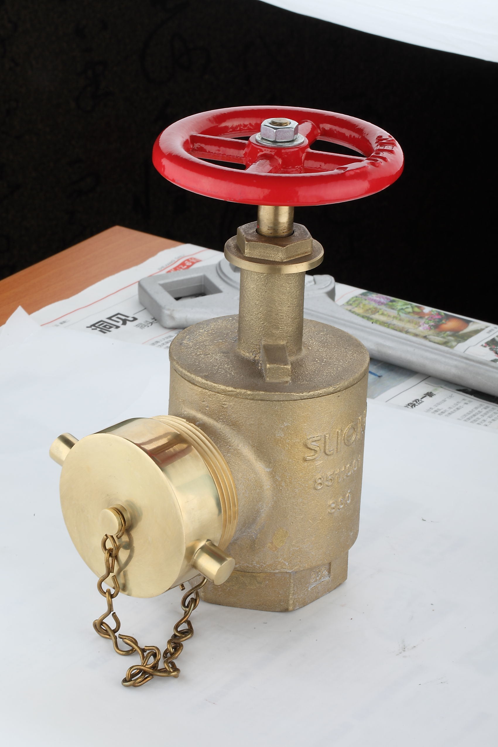 Certificated 2 1/2" angle hose valve male thread outlet fire Hydrant with caps iron handwheel brass valve for fire fighting