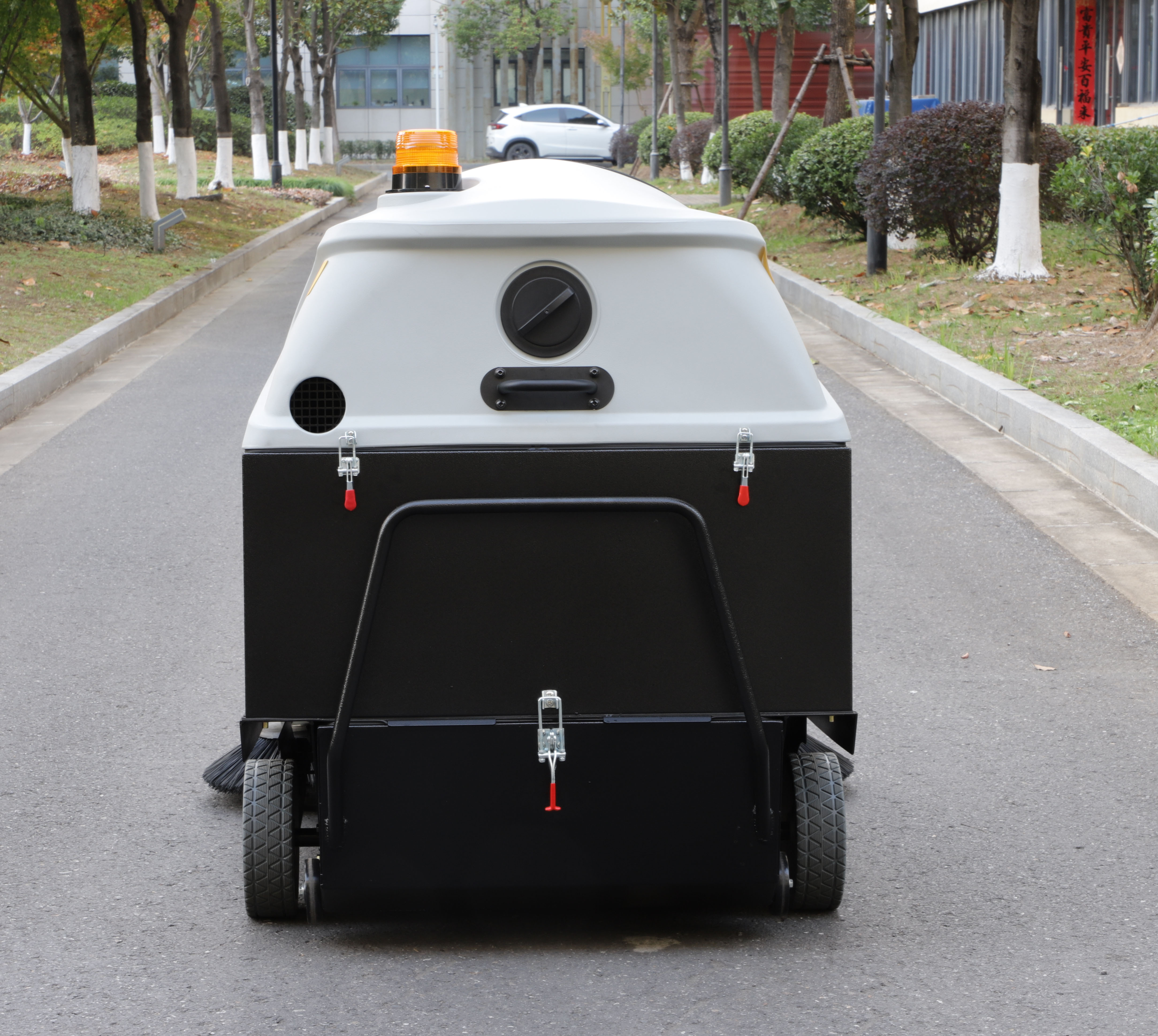 XCMG Ride-on Floor Sweeper