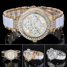 Nouvelle montre de style en alliage de quartz avec zircons pour dames Bg340