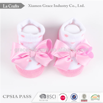 Factory wholesale new year pink fancy baby hats and socks gift