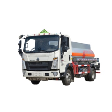 CNHTC HOWO Hanjiang 130-horsepower 4X2 Oil Tanker