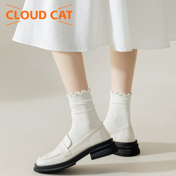 Ciorapi de dama la mijlocul gambei cu dantelă