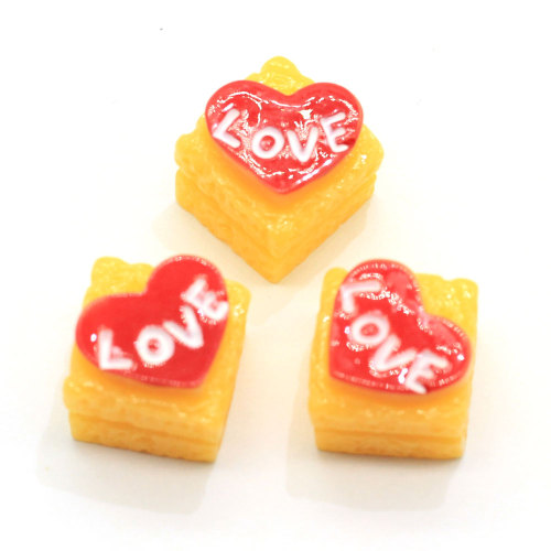 Nouveau arrivé résine gâteau jaune coeur rouge avec lettre amour perles Simulation nourriture sucrée ornement accessoire bricolage artisanat