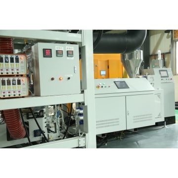 Melt blown fabric forming equipment