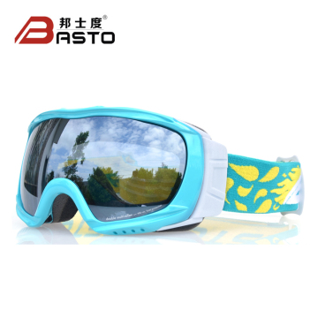 Comfortable transparent skiing goggles