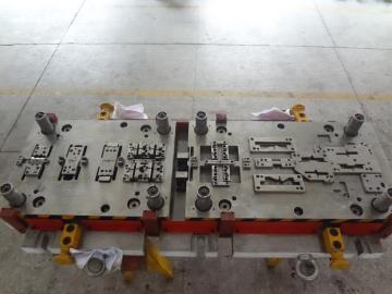 Automotive Hard Alloy Progressive Die Tool