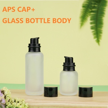 Botella cosmética de vidrio esmerilado con tapas negras.