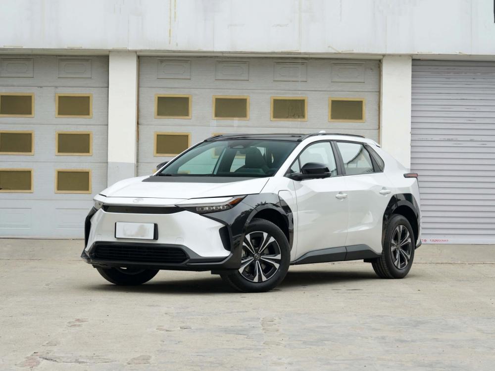 سيارات الدفع الرباعي ذات الجودة المتوسطة الحجم عالية الجودة من Toyota- BZ4X Electric SUV 2022 نموذج جديد