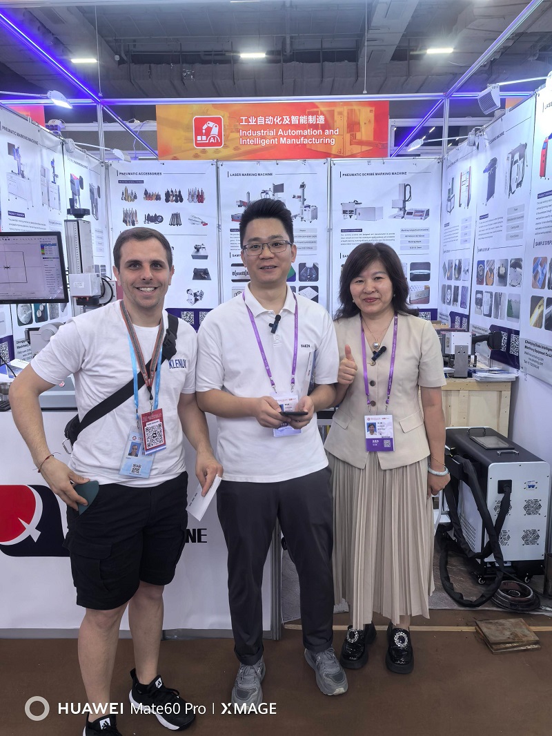 Chuke Intelligent's booth at the Canton Fair was a huge hit, with its laser cleaning and marking equipment selling out to international buyers