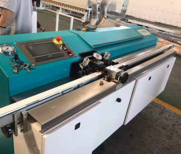 First butyl glue coating machine