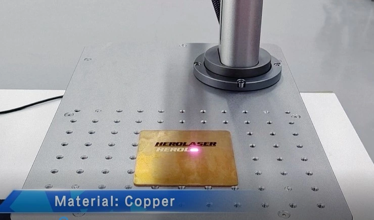Metallplastfiber 20W lasermarkeringsmaskin för mobiltelefonskyddslogotyp