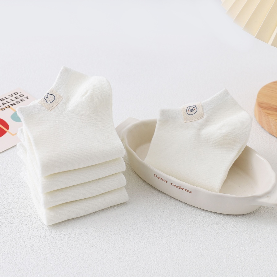 Versatile boat medyas na may dekorasyon ng ulo ng hayop