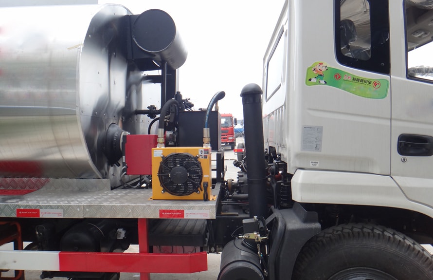 Bitumen Spray Truck 3