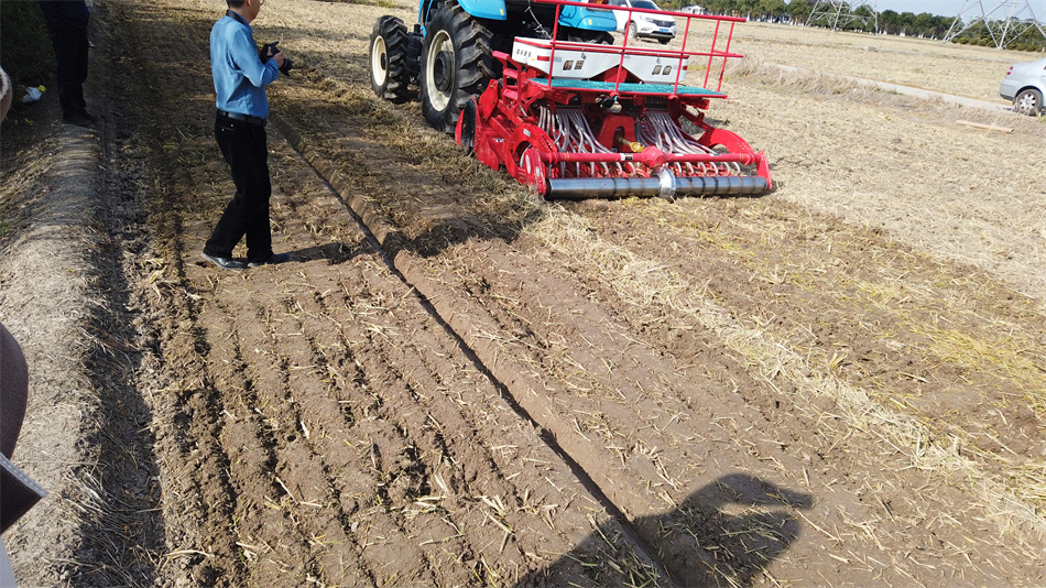 New agricultural combined seeder