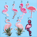 คุณสมบัติ Flamingos นก DIY แพทช์เย็บปักถักร้อยที่กำหนดเอง