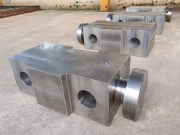 Oil field wellhead equipment tubing spool