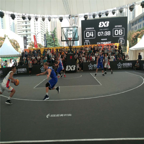 Permainan jenis persaingan SES FIBA ​​3x3 menggunakan lantai