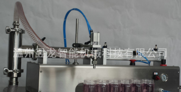 Automatic liquid filling machine